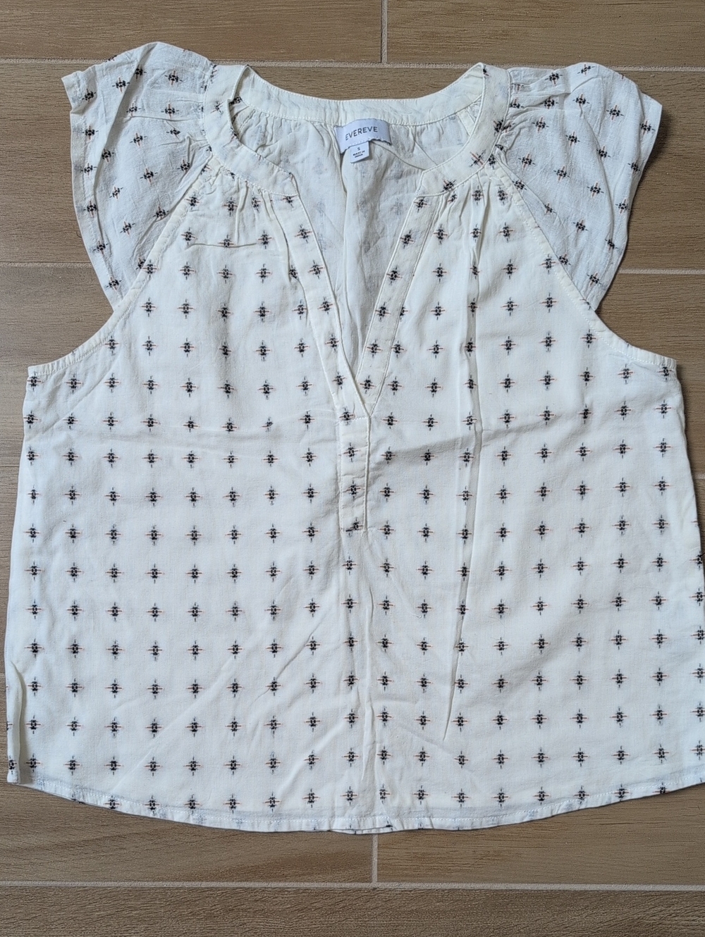Evereve White Embroidered Cap-Sleeve Top With Deep V Neck. S. Great Condition.